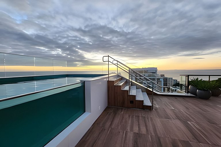 Refúgio à Beira-Mar: Seu Apê Exclusivo na Barra